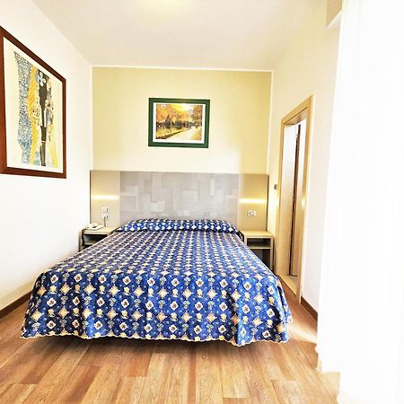 Hotel Ornella Лидо-ди-Езоло Экстерьер фото