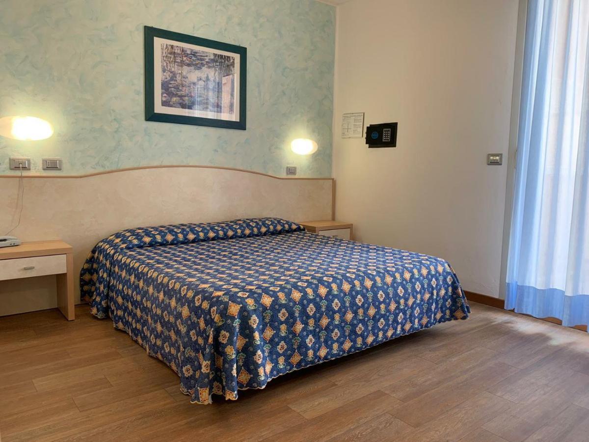 Hotel Ornella Лидо-ди-Езоло Экстерьер фото