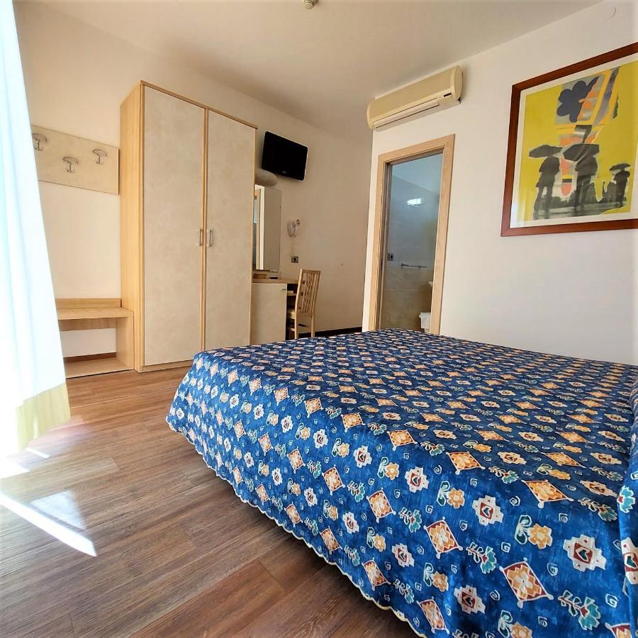 Hotel Ornella Лидо-ди-Езоло Экстерьер фото