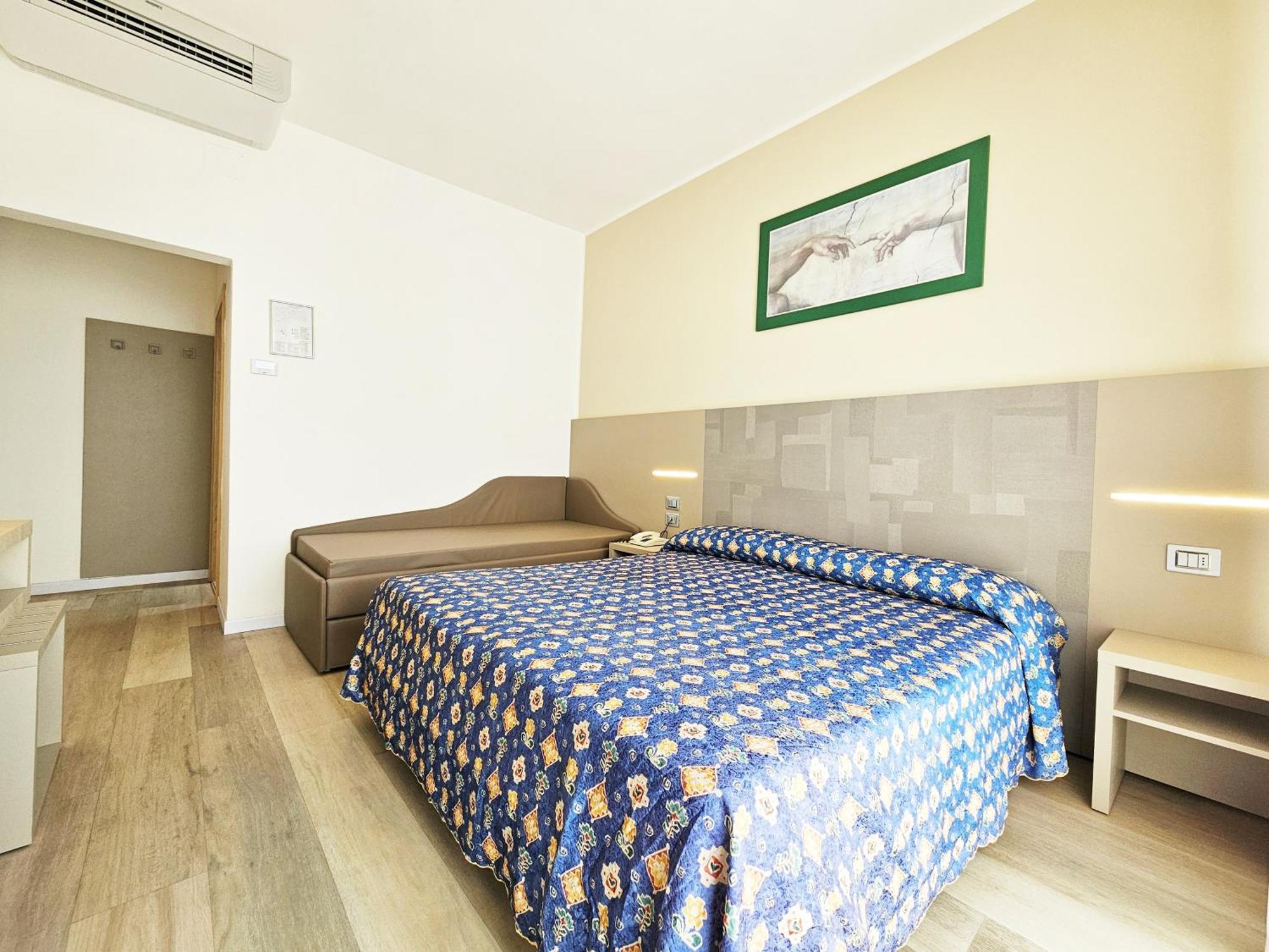 Hotel Ornella Лидо-ди-Езоло Экстерьер фото